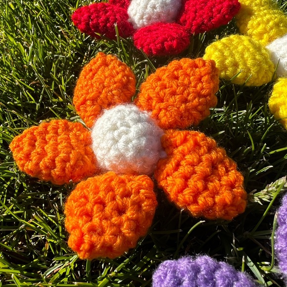 3/$20 Hand Crocheted Springtime Daisy Flower Keychain! - Picture 5 of 17